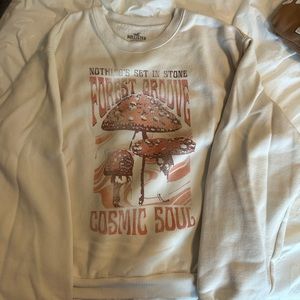 Hollister Crewneck - size medium